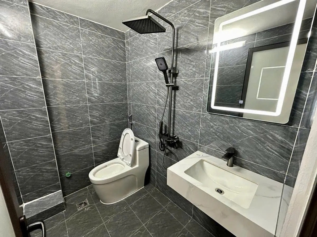 【NHÀ PHỐ 5 TẦNG 4 PHÒNG NGỦ】 Khương Trung, Thanh Xuân - 30m² - Cách Đầm Hồng 20m - Giá 7.95 Tỷ