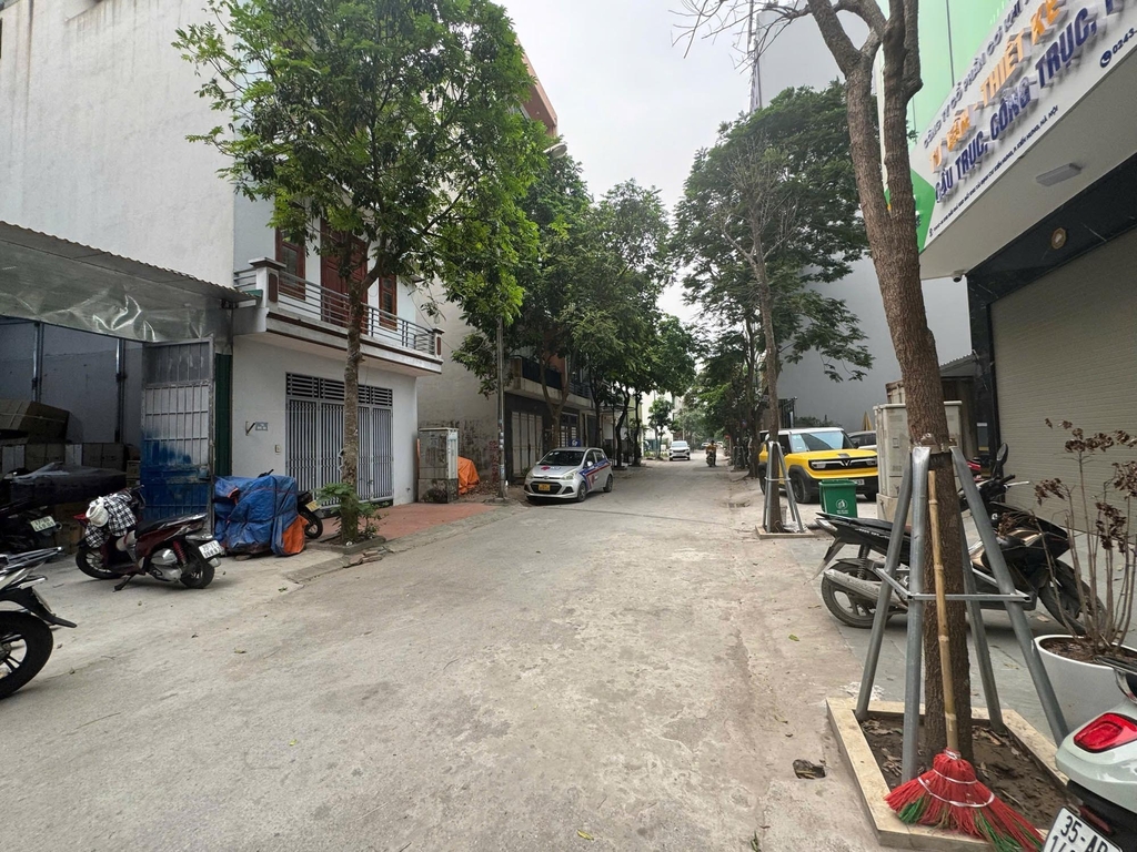 BÁN ĐẤT ĐẤU GIÁ MẬU LƯƠNG - HÀ ĐÔNG: VỊ TRÍ ĐẮC ĐỊA SÁT CHUNG CƯ - MẶT TIỀN 5M - PHÔI XÂY BUILDING CỰC ĐỈNH