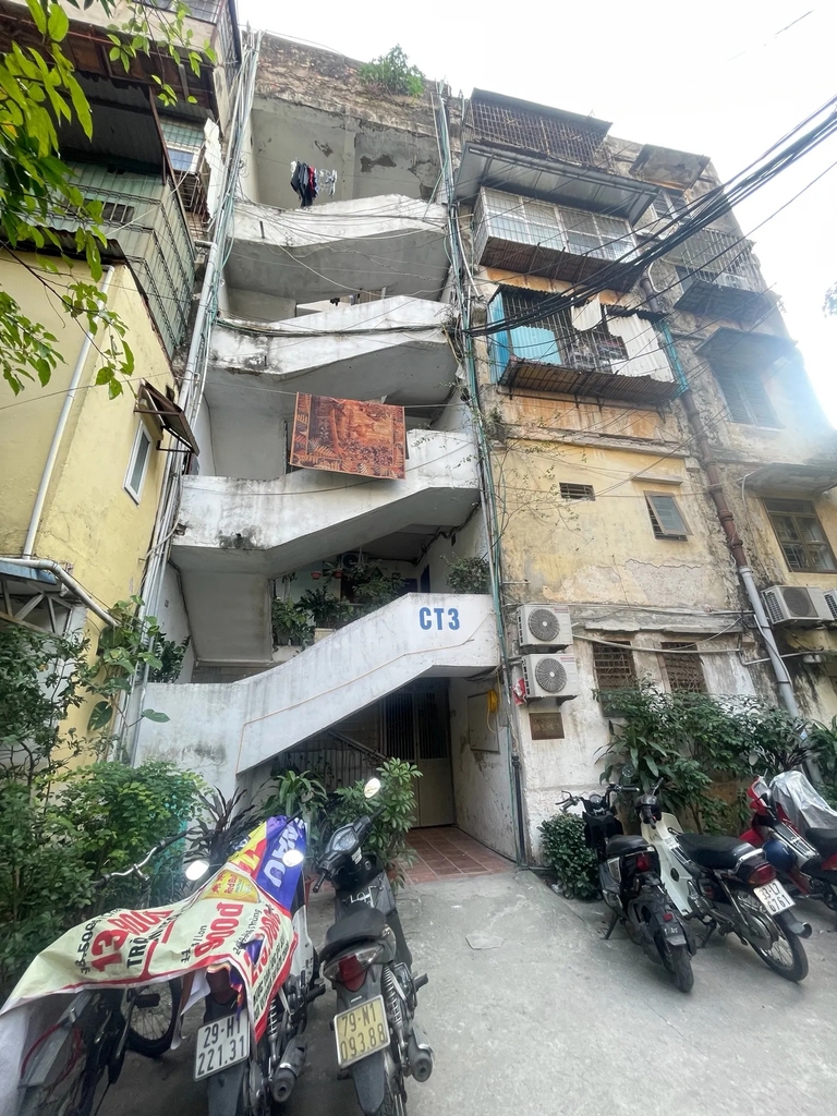 【CĂN HỘ TẬP THỂ FULL NT - NGUYỄN CHÍNH, HOÀNG MAI】- Tân Mai, Hoàng Mai - 26m² (SD 65m²) - 2PN - Sân Rộng - Giá 3.95 Tỷ