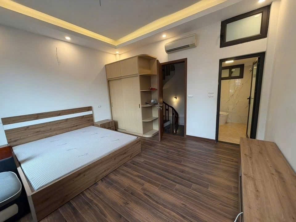 BÁN NHÀ HOA LÂM - VIỆT HƯNG: TÂM ĐIỂM TIỆN ÍCH - CÁCH Ô TÔ 20M - NHÀ MỚI 5 TẦNG FULL NỘI THẤT - GIÁ 7.5 TỶ