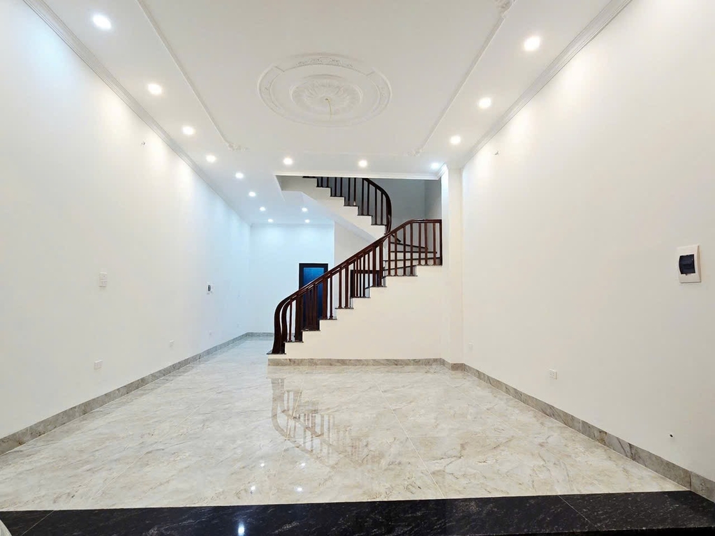 BÁN NHÀ SÀI ĐỒNG - NGUYỄN VĂN LINH: KHU PHÂN LÔ Ô TÔ VÒNG QUANH - 5 PHÒNG NGỦ RỘNG - HAI MẶT THOÁNG - GIÁ 9.7 TỶ