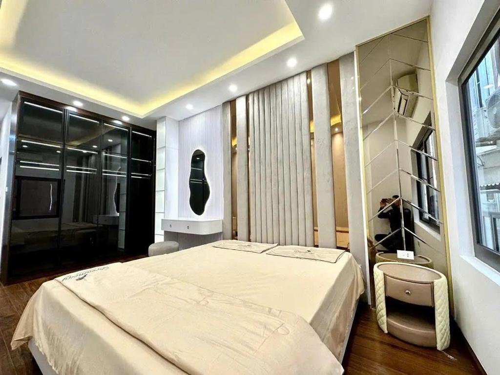 【NHÀ PHỐ 5 TẦNG 4 PHÒNG NGỦ】 Khương Trung, Thanh Xuân - 30m² - Cách Đầm Hồng 20m - Giá 7.95 Tỷ
