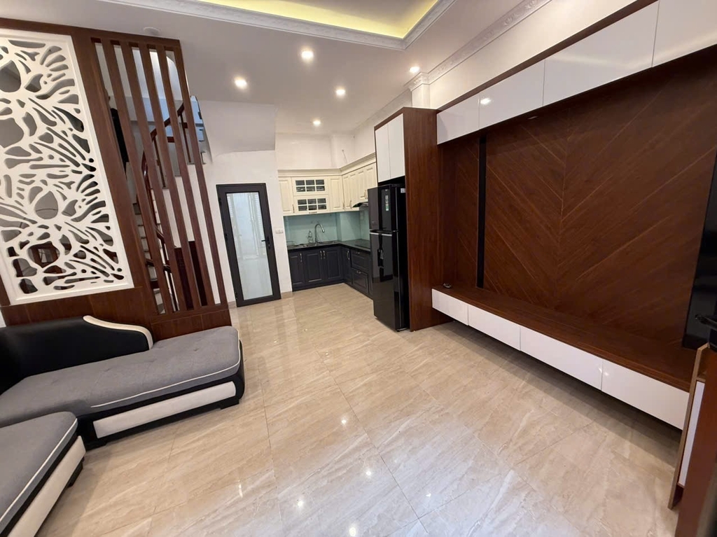BÁN NHÀ HOA LÂM - VIỆT HƯNG: TÂM ĐIỂM TIỆN ÍCH - CÁCH Ô TÔ 20M - NHÀ MỚI 5 TẦNG FULL NỘI THẤT - GIÁ 7.5 TỶ