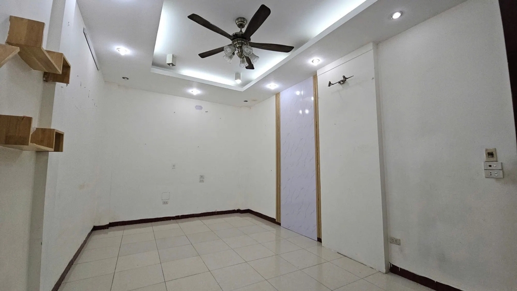 【NHÀ PHỐ 4 TẦNG HIẾM CÓ】 Hồ Bãi Cát, Đống Đa - 41m² - 3 Phòng Ngủ - Giá 5.6 Tỷ