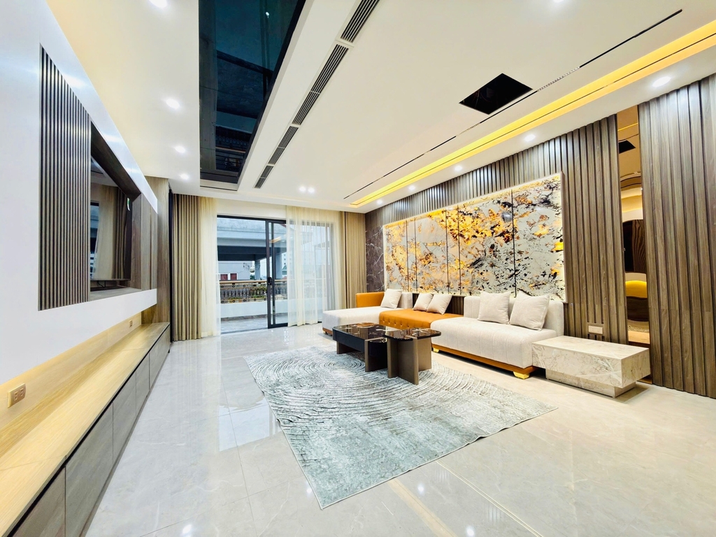 BÁN TÒA NHÀ 7 TẦNG THANG MÁY NGUYỄN VĂN CỪ - LONG BIÊN: ĐẲNG CẤP SỐNG THƯỢNG LƯU - CÓ PHÒNG XÔNG HƠI - Ô TÔ VÀO NHÀ