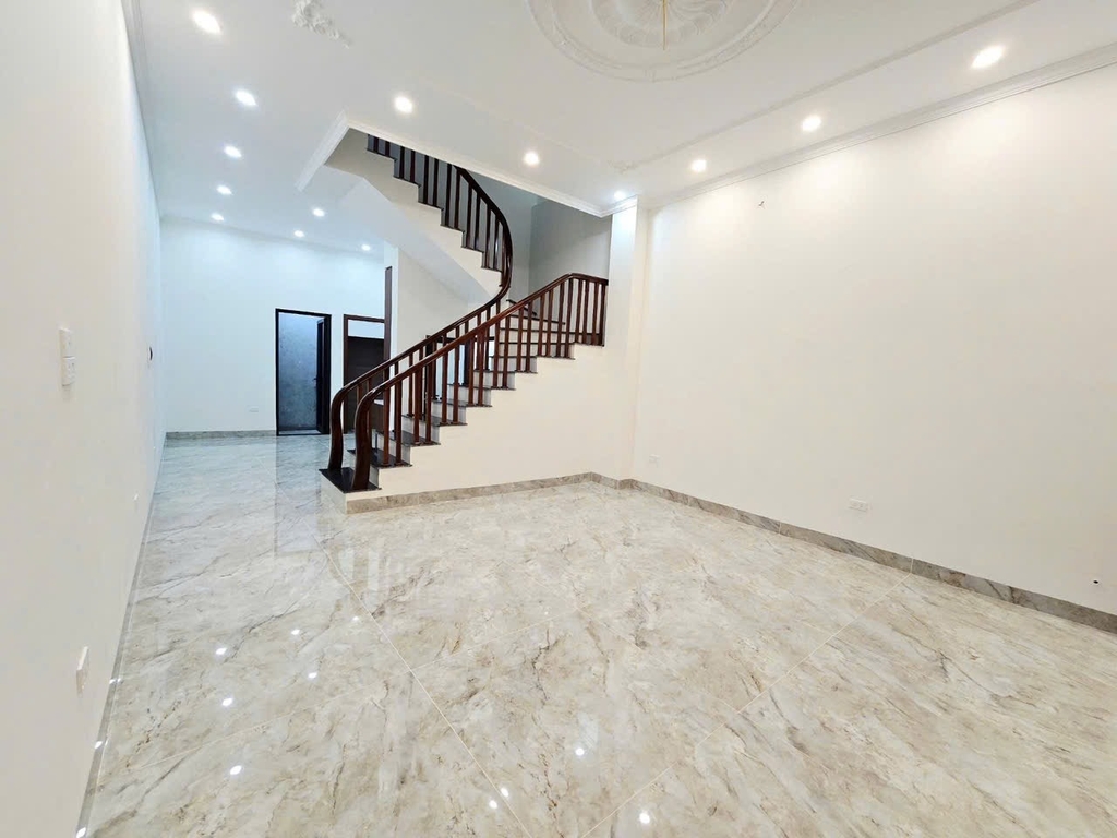 BÁN NHÀ SÀI ĐỒNG - NGUYỄN VĂN LINH: KHU PHÂN LÔ Ô TÔ VÒNG QUANH - 5 PHÒNG NGỦ RỘNG - HAI MẶT THOÁNG - GIÁ 9.7 TỶ