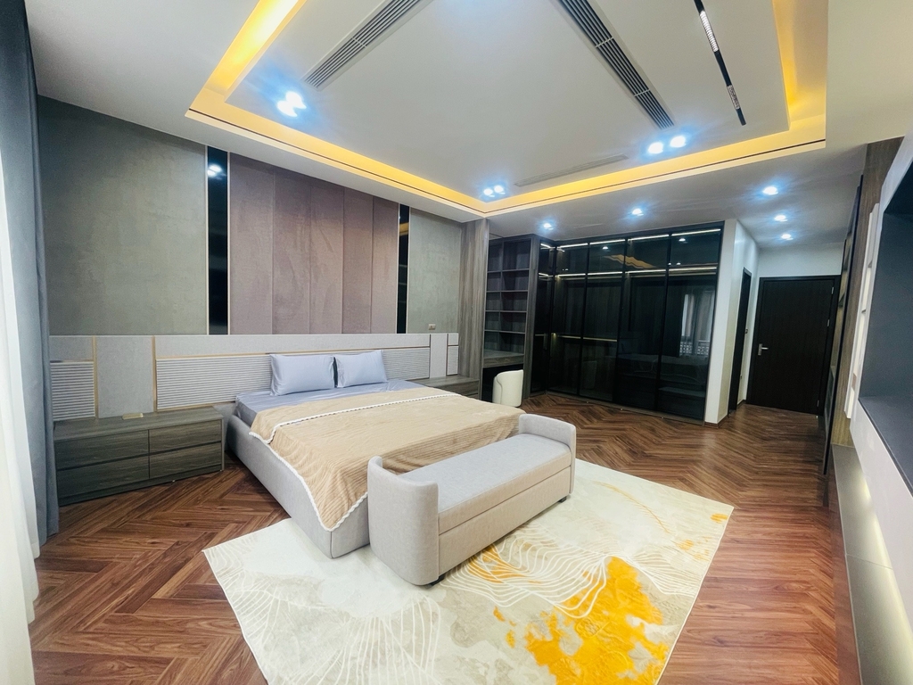 BÁN TÒA NHÀ 7 TẦNG THANG MÁY NGUYỄN VĂN CỪ - LONG BIÊN: ĐẲNG CẤP SỐNG THƯỢNG LƯU - CÓ PHÒNG XÔNG HƠI - Ô TÔ VÀO NHÀ