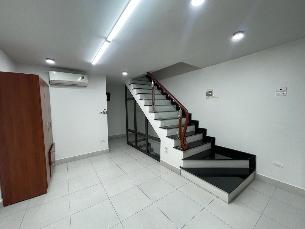 BÁN NHÀ MẶT PHỐ NGUYỄN VĂN LINH - LONG BIÊN: VỈA HÈ 5M QUYỀN LỰC - THIẾT KẾ THÔNG SÀN - KINH DOANH SẦM UẤT - GIÁ 7.8 TỶ