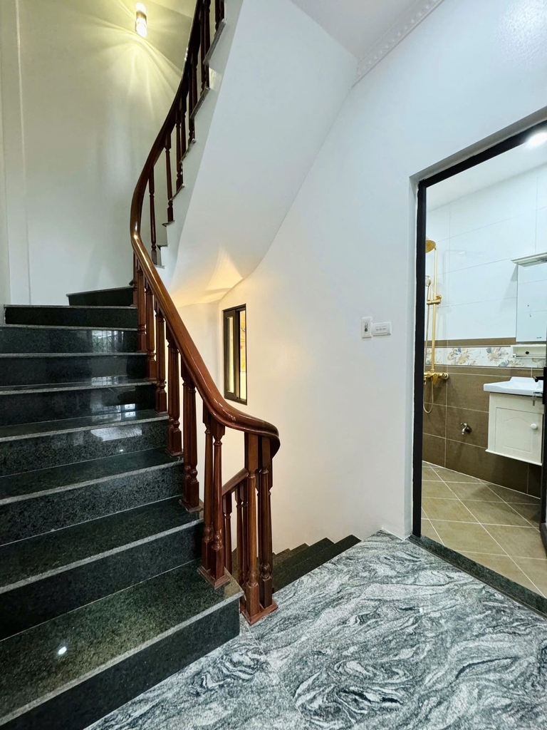 NHÀ 5 TẦNG DÂN XÂY - NGÕ NÔNG Ô TÔ QUA NHÀ - PHƯỜNG PHÚC ĐỒNG, LONG BIÊN - 30M² - 8.35 TỶ