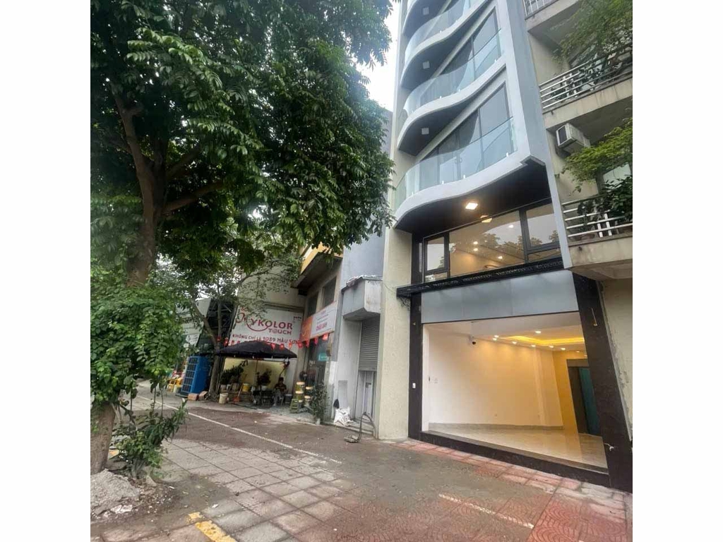 BÁN TOÀ NHÀ MẶT PHỐ CỔ LINH - LONG BIÊN: VỊ TRÍ CHIẾN LƯỢC 6 LÀN XE - VỈA HÈ 8M - THANG MÁY XỊN - GIÁ 19.8 TỶ