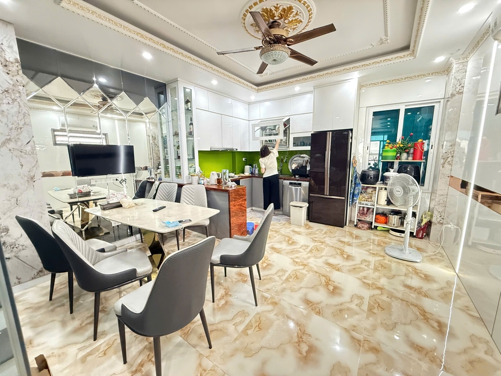 BÁN TÒA NHÀ 8 TẦNG THANG MÁY XUÂN ĐỈNH: KIẾN TRÚC BỀ THẾ - GARA Ô TÔ TRONG NHÀ - 8 PHÒNG NGỦ CAO CẤP - GIÁ 26.5 TỶ