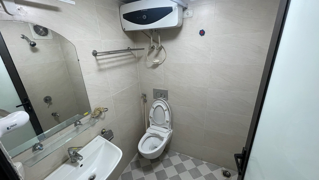 BÁN NHÀ MẶT PHỐ NGUYỄN VĂN LINH - LONG BIÊN: VỈA HÈ 5M QUYỀN LỰC - THIẾT KẾ THÔNG SÀN - KINH DOANH SẦM UẤT - GIÁ 7.8 TỶ