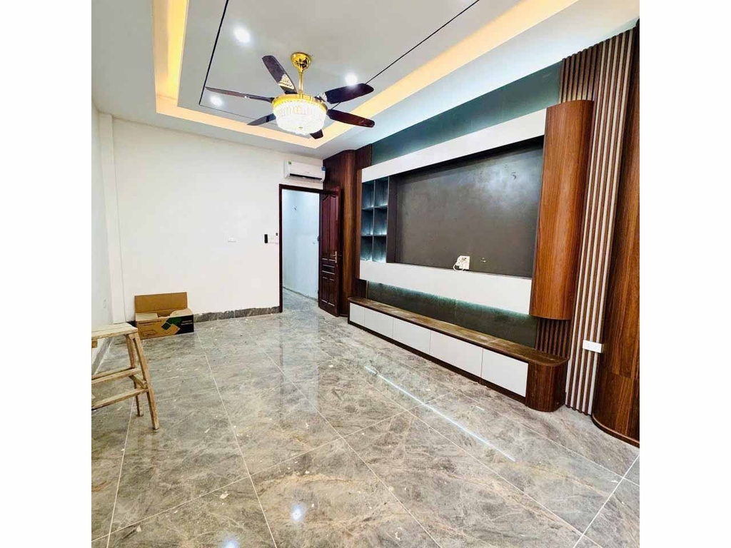 BÁN NHÀ THẠCH BÀN - LONG BIÊN: CHẤT LƯỢNG DÂN XÂY TÂM HUYẾT - SÁT AEON MALL 200M - Ô TÔ VÀO NHÀ - GIÁ 10.9 TỶ