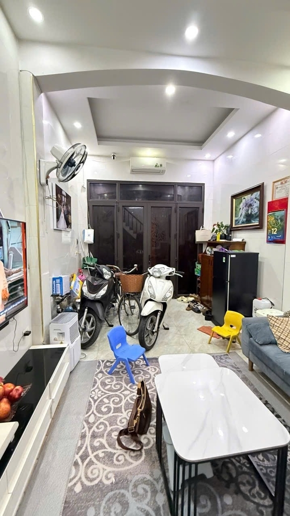 BÁN NHÀ BỒ ĐỀ - LONG BIÊN: VỊ TRÍ VÀNG KẾ CẬN PHỐ CỔ - NHÀ DÂN XÂY KIÊN CỐ - TIỆN ÍCH NGẬP TRÀN - GIÁ 7.85 TỶ