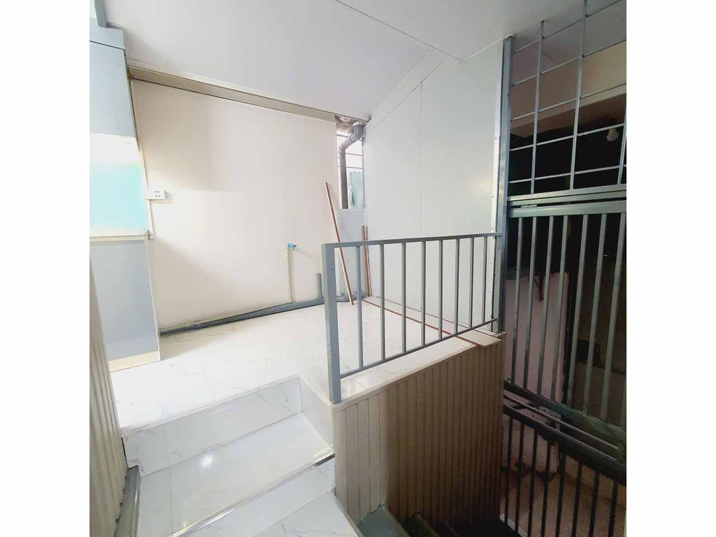 BÁN NHÀ HOÀNG ĐẠO THÀNH - THANH XUÂN: DIỆN TÍCH SỬ DỤNG 40M2 - 2 PHÒNG NGỦ FULL NỘI THẤT - GIÁ RẺ NHẤT KHU VỰC - 2.19 TỶ