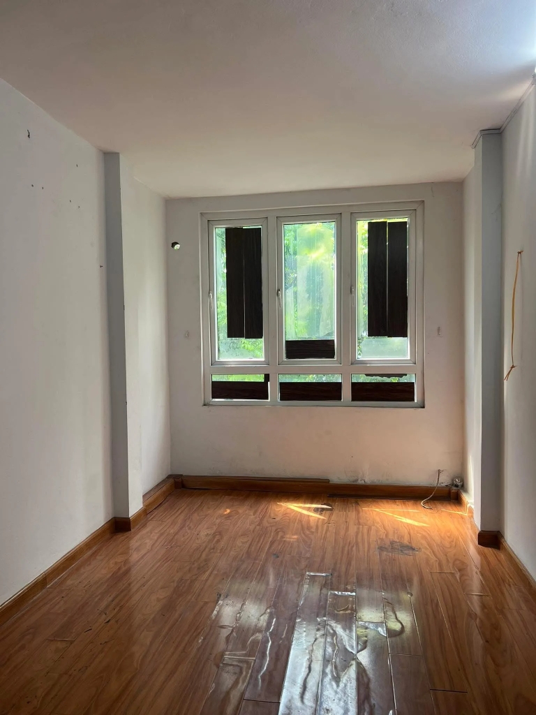 BÁN NHÀ MẶT PHỐ THỤY KHUÊ - TÂY HỒ: VỊ TRÍ ĐẮC ĐỊA - VỈA HÈ RỘNG - KINH DOANH SẦM UẤT - SỔ ĐỎ CHÍNH CHỦ