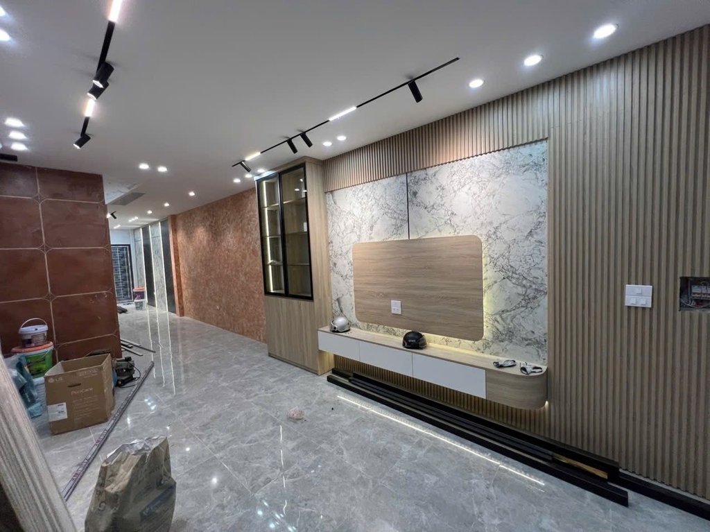 NHÀ 3 TẦNG DÂN XÂY MỚI HOÀN THIỆN - NGÕ 49.28.46 ĐỨC GIANG - 52.7M² - 8.4 TỶ