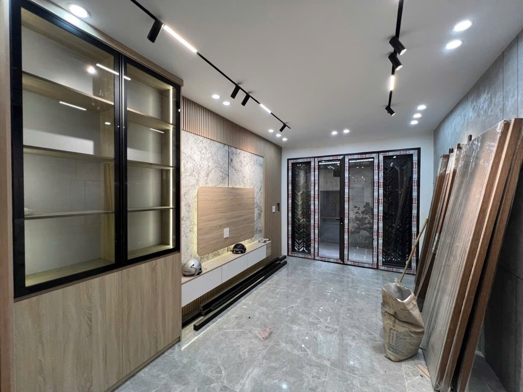 NHÀ 3 TẦNG DÂN XÂY MỚI HOÀN THIỆN - NGÕ 49.28.46 ĐỨC GIANG - 52.7M² - 8.4 TỶ