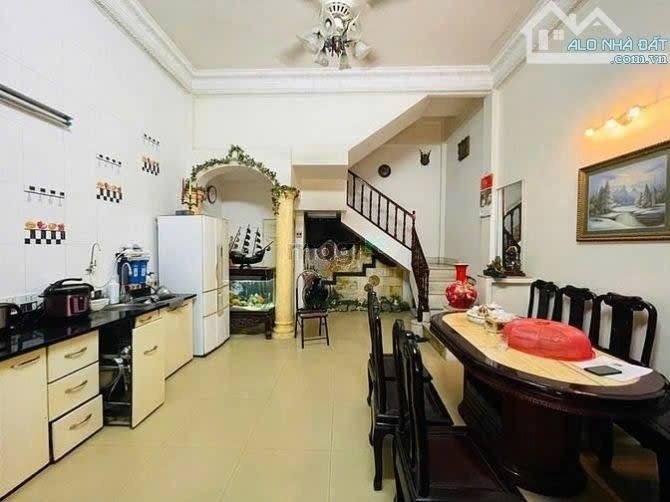 PHÂN LÔ XƯỞNG PHIM - NGÕ HOÀNG HOA THÁM BA ĐÌNH - 41/45m² - 6 TẦNG - Ô TÔ ĐỖ CỬA - 14.7 TỶ