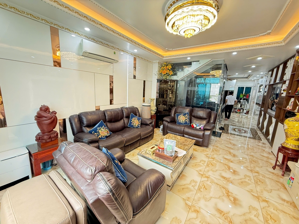 BÁN TÒA NHÀ 8 TẦNG THANG MÁY XUÂN ĐỈNH: KIẾN TRÚC BỀ THẾ - GARA Ô TÔ TRONG NHÀ - 8 PHÒNG NGỦ CAO CẤP - GIÁ 26.5 TỶ