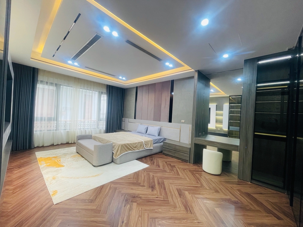 BÁN TÒA NHÀ 7 TẦNG THANG MÁY NGUYỄN VĂN CỪ - LONG BIÊN: ĐẲNG CẤP SỐNG THƯỢNG LƯU - CÓ PHÒNG XÔNG HƠI - Ô TÔ VÀO NHÀ