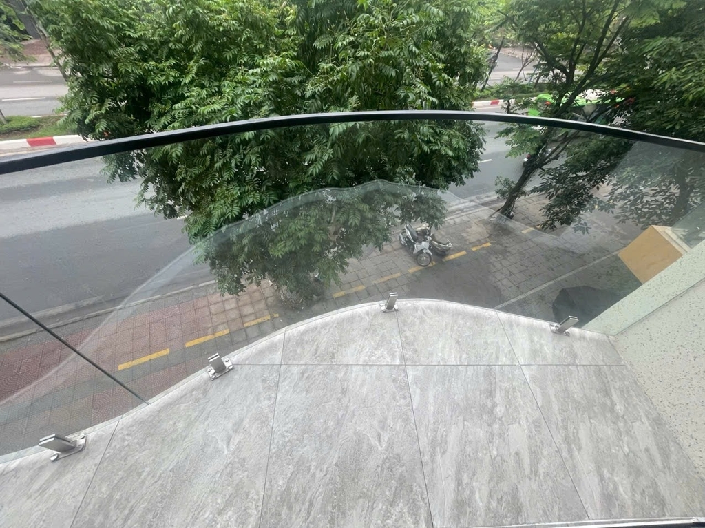 BÁN TOÀ NHÀ MẶT PHỐ CỔ LINH - LONG BIÊN: VỊ TRÍ CHIẾN LƯỢC 6 LÀN XE - VỈA HÈ 8M - THANG MÁY XỊN - GIÁ 19.8 TỶ