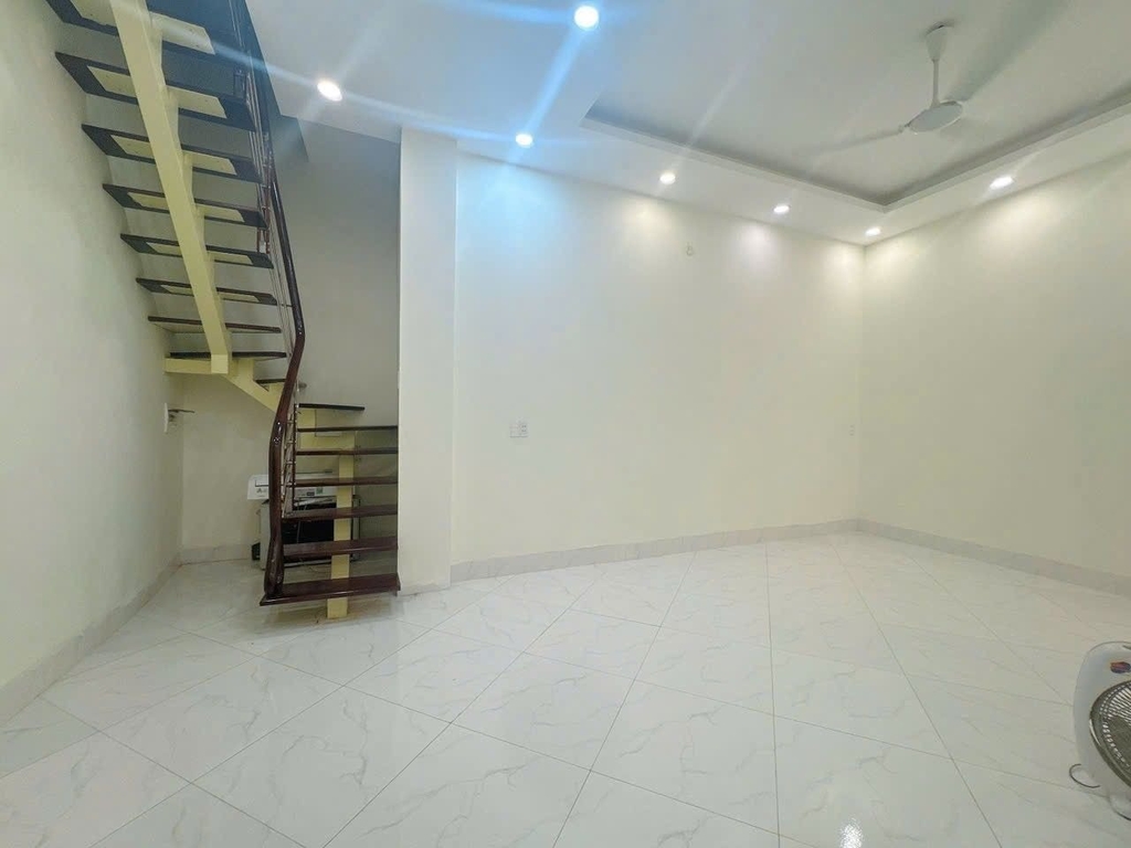 【MẶT PHỐ VIP QUÁN THÁNH】- 41m² 5 Tầng - Vị Trí Ngã Tư Vàng - Tiềm Năng KD Cực Lớn