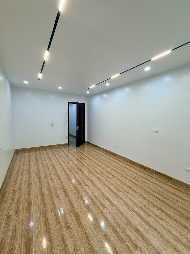 BÁN NHÀ MẶT NGÕ LINH QUANG - ĐỐNG ĐA: Ô TÔ VÀO NHÀ - KINH DOANH SẦM UẤT - 50M RA MẶT HỒ - GIÁ 15.6 TỶ