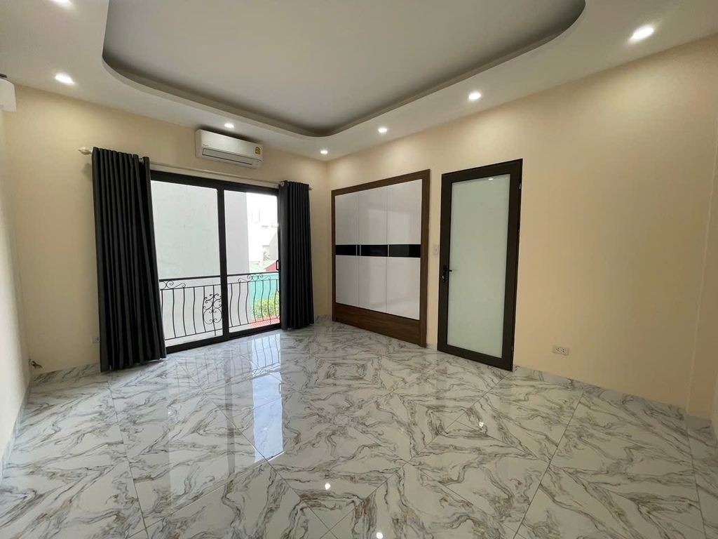BÁN NHÀ BÁT KHỐI - LONG BIÊN: VỊ TRÍ ĐẮC ĐỊA Ô TÔ ĐỖ CỔNG - NHÀ MỚI 5 TẦNG HIỆN ĐẠI - GIÁ ĐẦU TƯ 6.25 TỶ