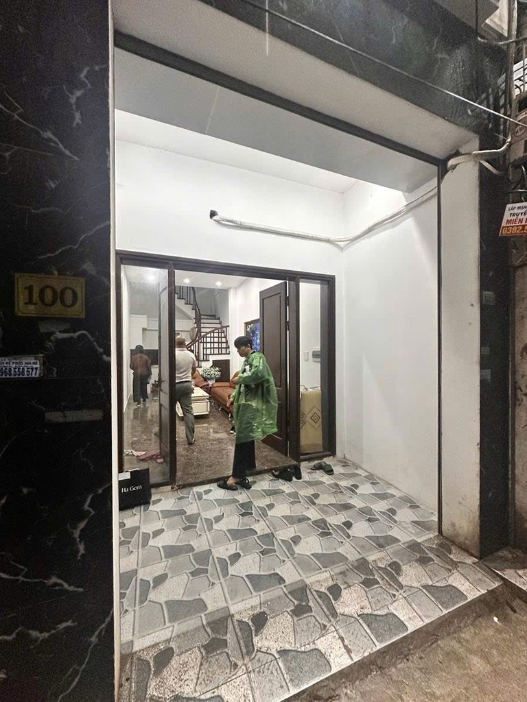 NHÀ MỚI FULL NỘI THẤT - NGÕ NGỌC HÀ BA ĐÌNH - 33m² - 5 TẦNG - CÁCH HỒ 10M - 7.6 TỶ