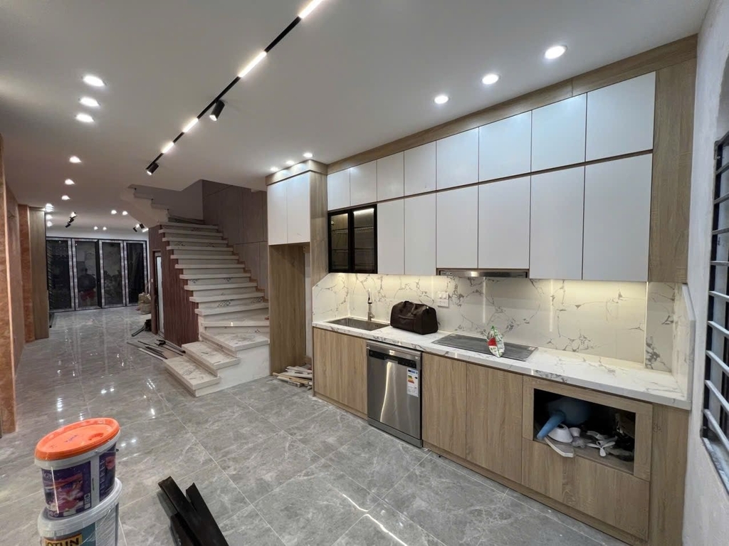 NHÀ 3 TẦNG DÂN XÂY MỚI HOÀN THIỆN - NGÕ 49.28.46 ĐỨC GIANG - 52.7M² - 8.4 TỶ