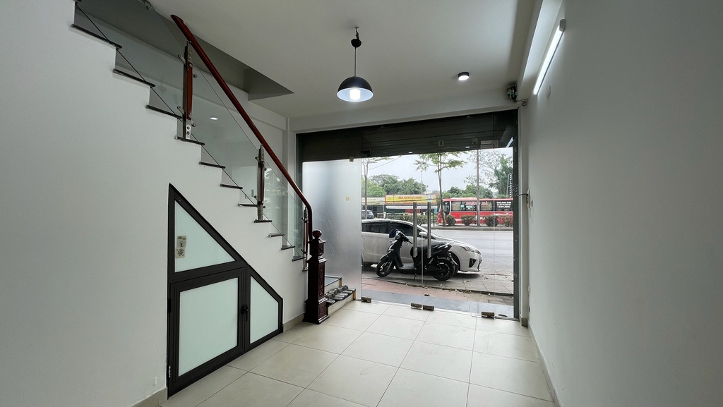 BÁN NHÀ MẶT PHỐ NGUYỄN VĂN LINH - LONG BIÊN: VỈA HÈ 5M QUYỀN LỰC - THIẾT KẾ THÔNG SÀN - KINH DOANH SẦM UẤT - GIÁ 7.8 TỶ