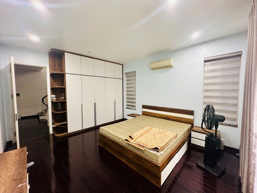 BÁN BIỆT THỰ 4 TẦNG CAO CẤP - KHU ĐÔ THỊ MỚI SÀI ĐỒNG - 179M² MẶT TIỀN 13M - 53.5 TỶ