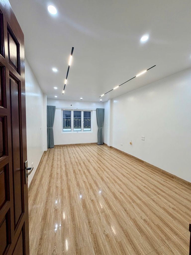 BÁN NHÀ MẶT NGÕ LINH QUANG - ĐỐNG ĐA: Ô TÔ VÀO NHÀ - KINH DOANH SẦM UẤT - 50M RA MẶT HỒ - GIÁ 15.6 TỶ