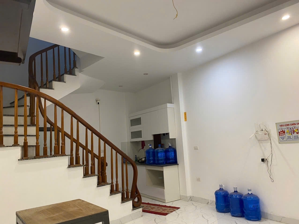 Chính chủ bán nhà 4,5 tầng 30m² tại Lai Xá, ô tô đỗ cổng, giá 5,6 tỷ TL