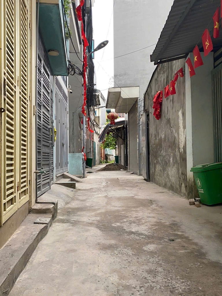 Chính chủ bán nhà 4,5 tầng 30m² tại Lai Xá, ô tô đỗ cổng, giá 5,6 tỷ TL