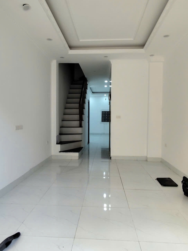 Bán nhà 40m² mặt tiền 3.3m, có thang máy, ô tô vào nhà, gần Vinhomes Đan Phượng