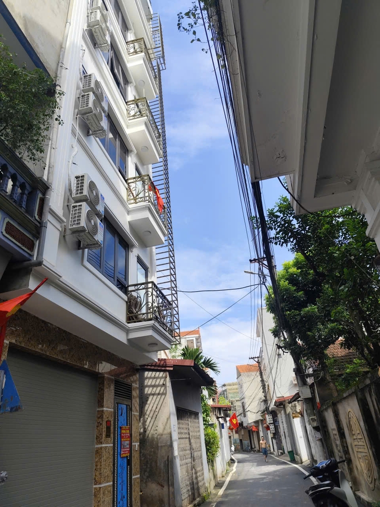 Bán nhà 6 tầng 60,5m² tại Lai Xá, full nội thất, thang máy, ô tô tránh, giá 15 tỷ