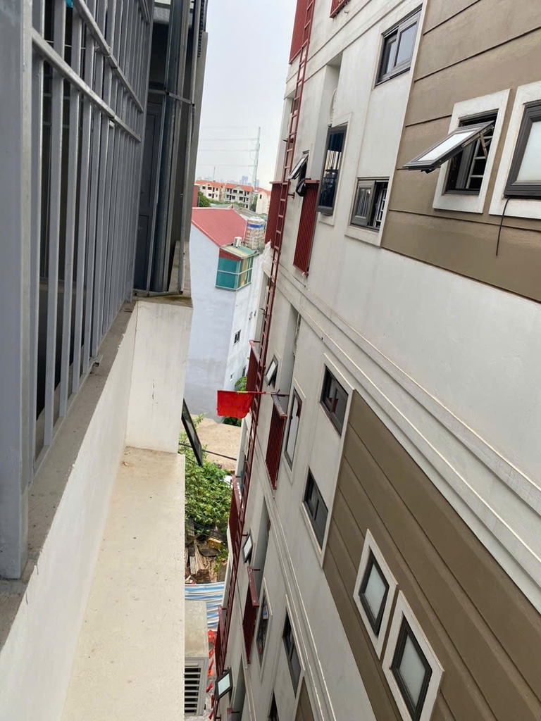 Chính chủ bán nhà 4,5 tầng 30m² tại Lai Xá, ô tô đỗ cổng, giá 5,6 tỷ TL