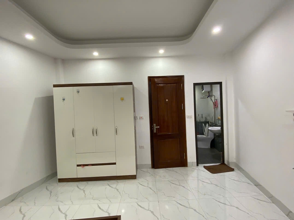 Chính chủ bán nhà 4,5 tầng 30m² tại Lai Xá, ô tô đỗ cổng, giá 5,6 tỷ TL