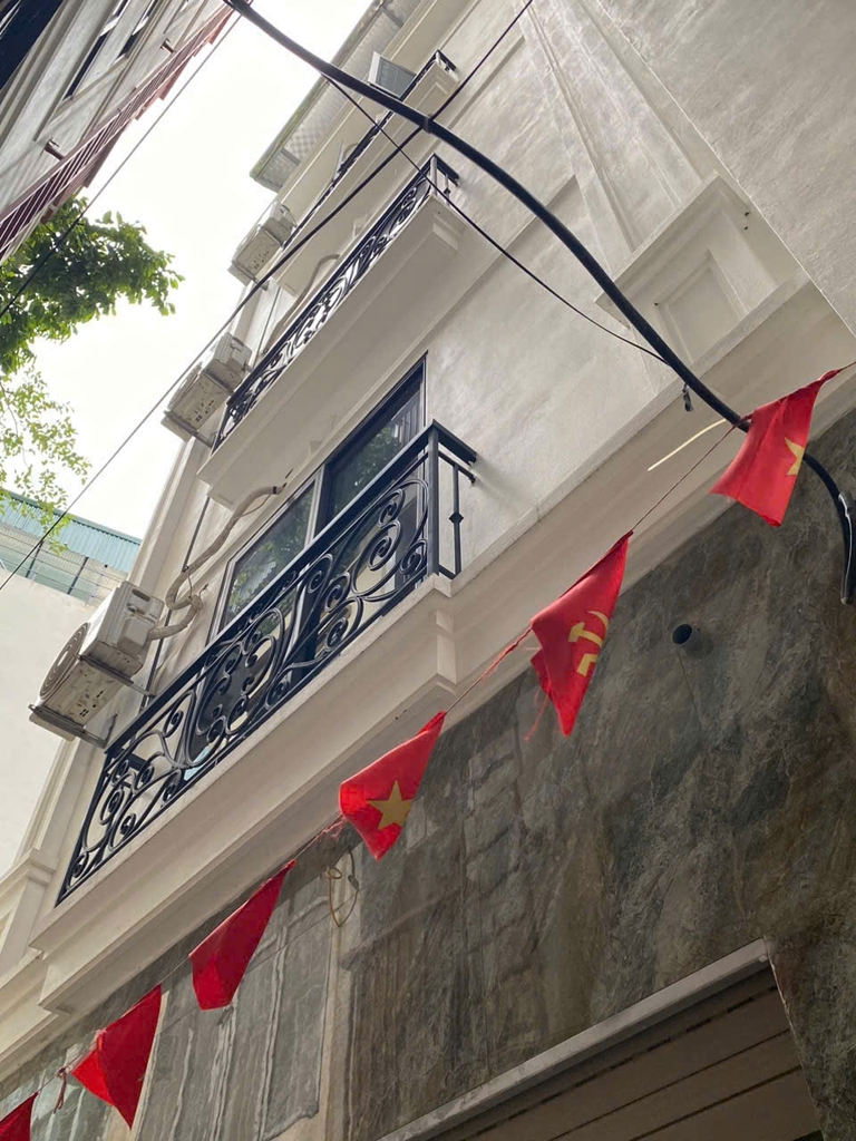 Chính chủ bán nhà 4,5 tầng 30m² tại Lai Xá, ô tô đỗ cổng, giá 5,6 tỷ TL