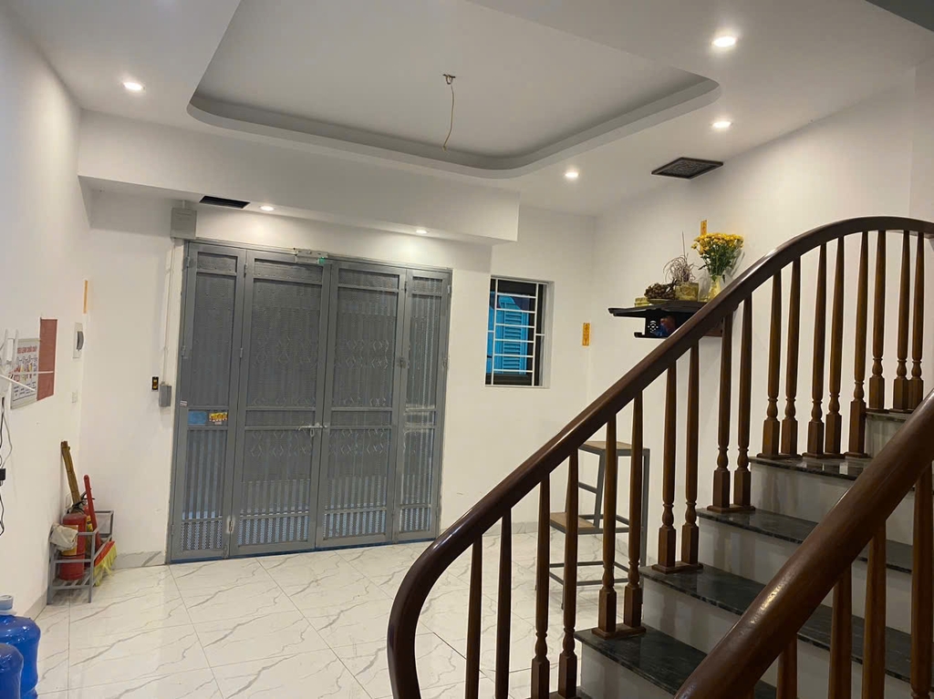 Chính chủ bán nhà 4,5 tầng 30m² tại Lai Xá, ô tô đỗ cổng, giá 5,6 tỷ TL