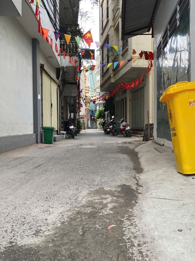 Chính chủ bán nhà 4,5 tầng 30m² tại Lai Xá, ô tô đỗ cổng, giá 5,6 tỷ TL