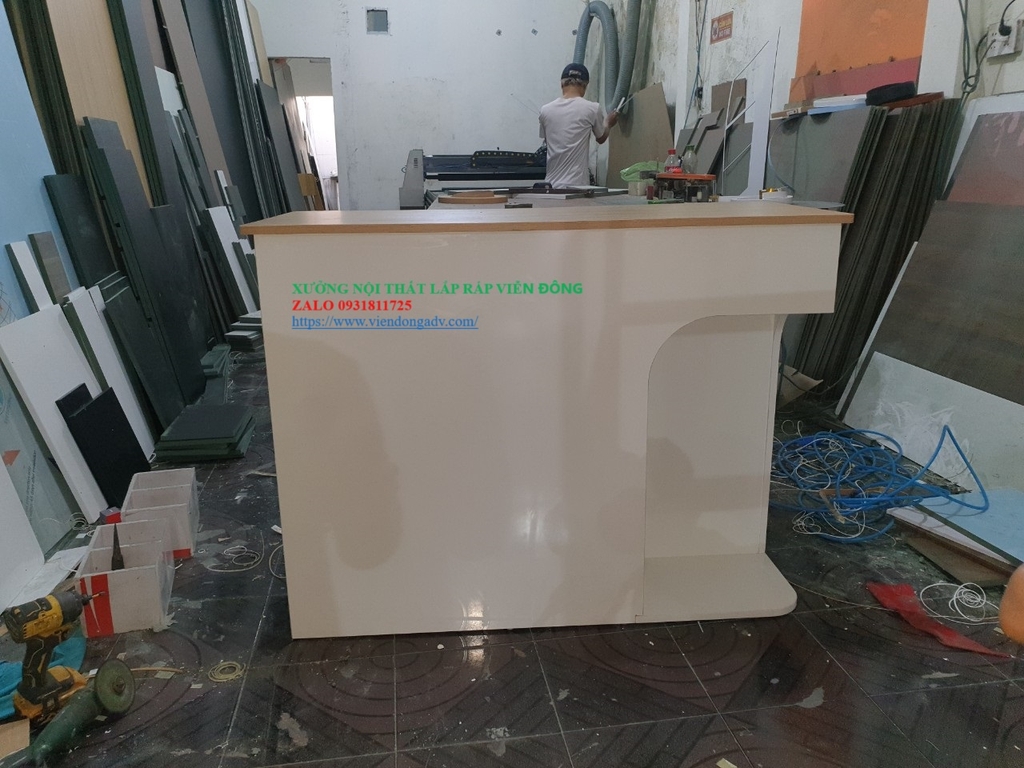 Quầy tiếp tân đi Tân Phú