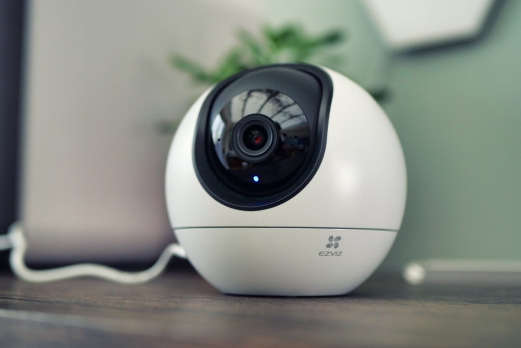 Camera Wifi quay quét 2K, tích hợp AI EZVIZ C6 4MP
