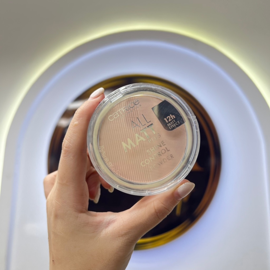 Phấn phủ Catrice kiềm dầu All Matt Plus Shine Control Powder che khuyết điểm cho lớp nền mịn màng 10g