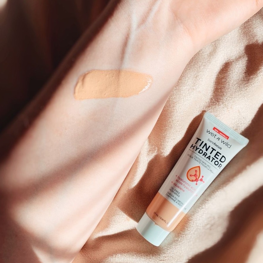 Kem nền dưỡng da Wet n Wild Tinted Hydrator