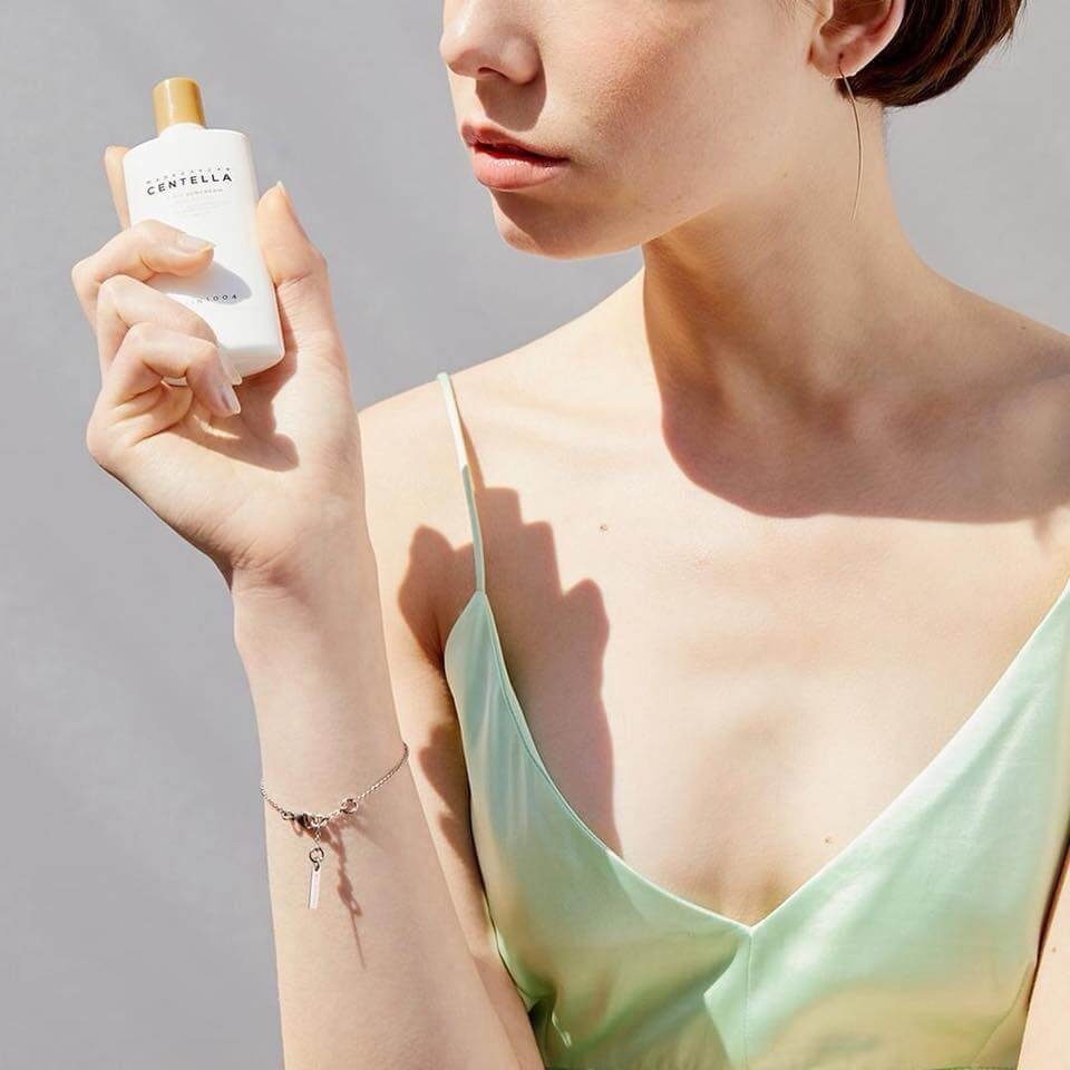 Kem chống nắng Skin1004 Madagascar Centella Air-fit Suncream Plus SPF50+