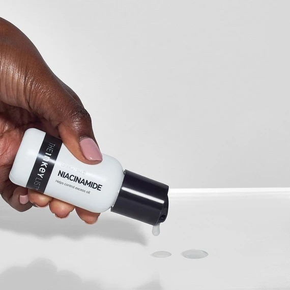 Serum dưỡng da làm mờ thâm mụn Niacinamide The INKEY List kiểm soát dầu