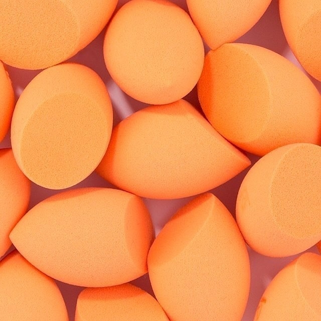 ??Bông mút trang điểm Real Techniques đi kèm hộp đựng??